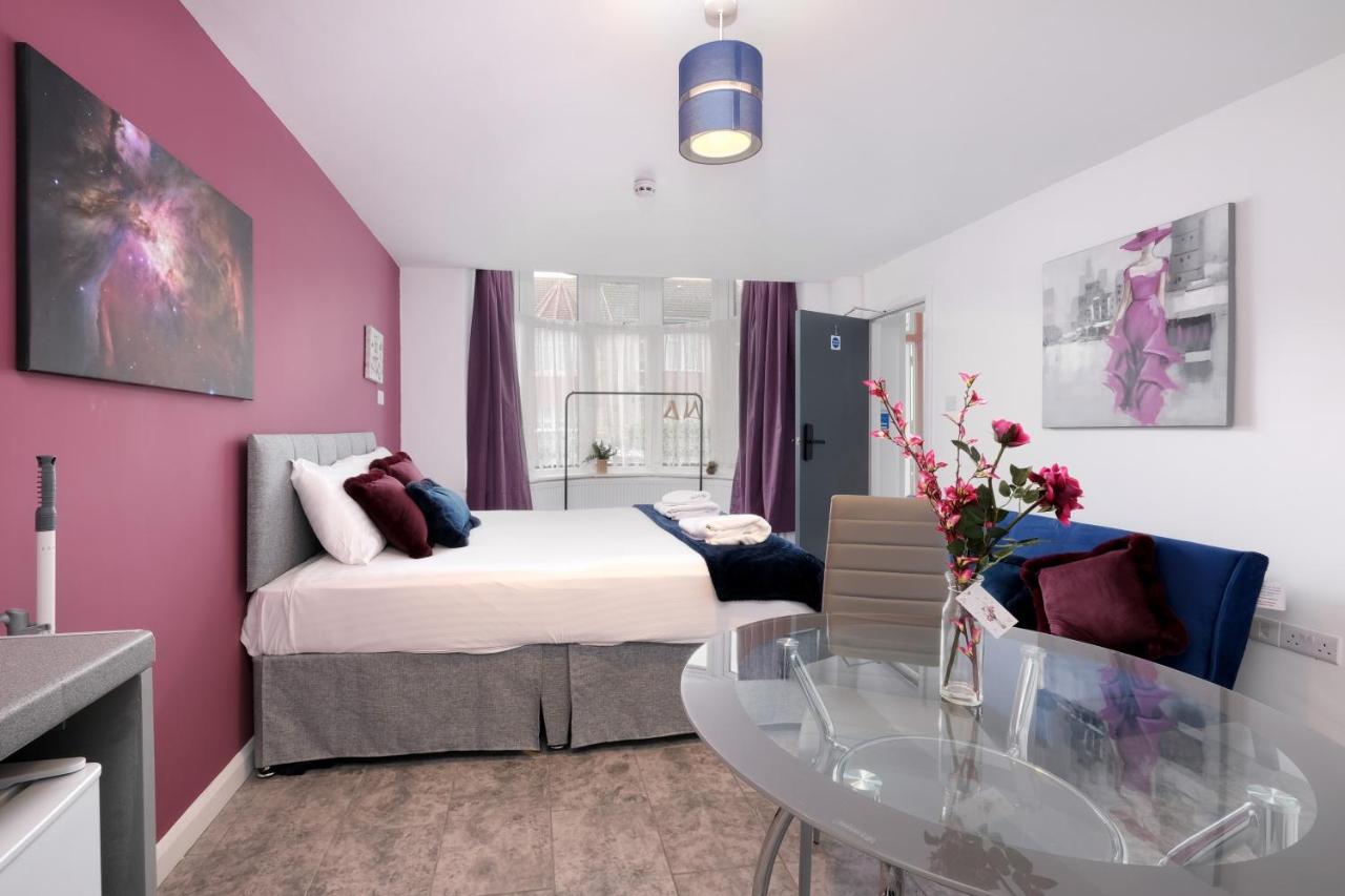 Fernbank Studios Sudbury Hill Harrow Self-Contained Studios With En-Suite Wembley Exterior foto