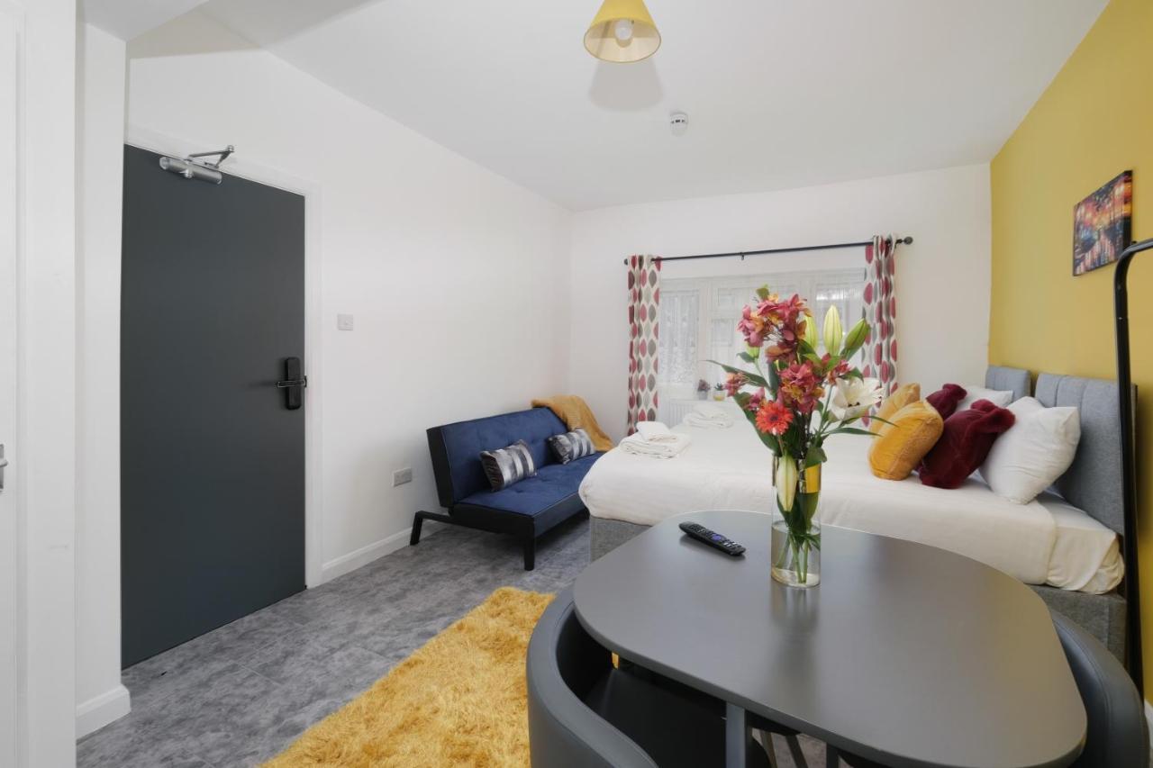 Fernbank Studios Sudbury Hill Harrow Self-Contained Studios With En-Suite Wembley Exterior foto