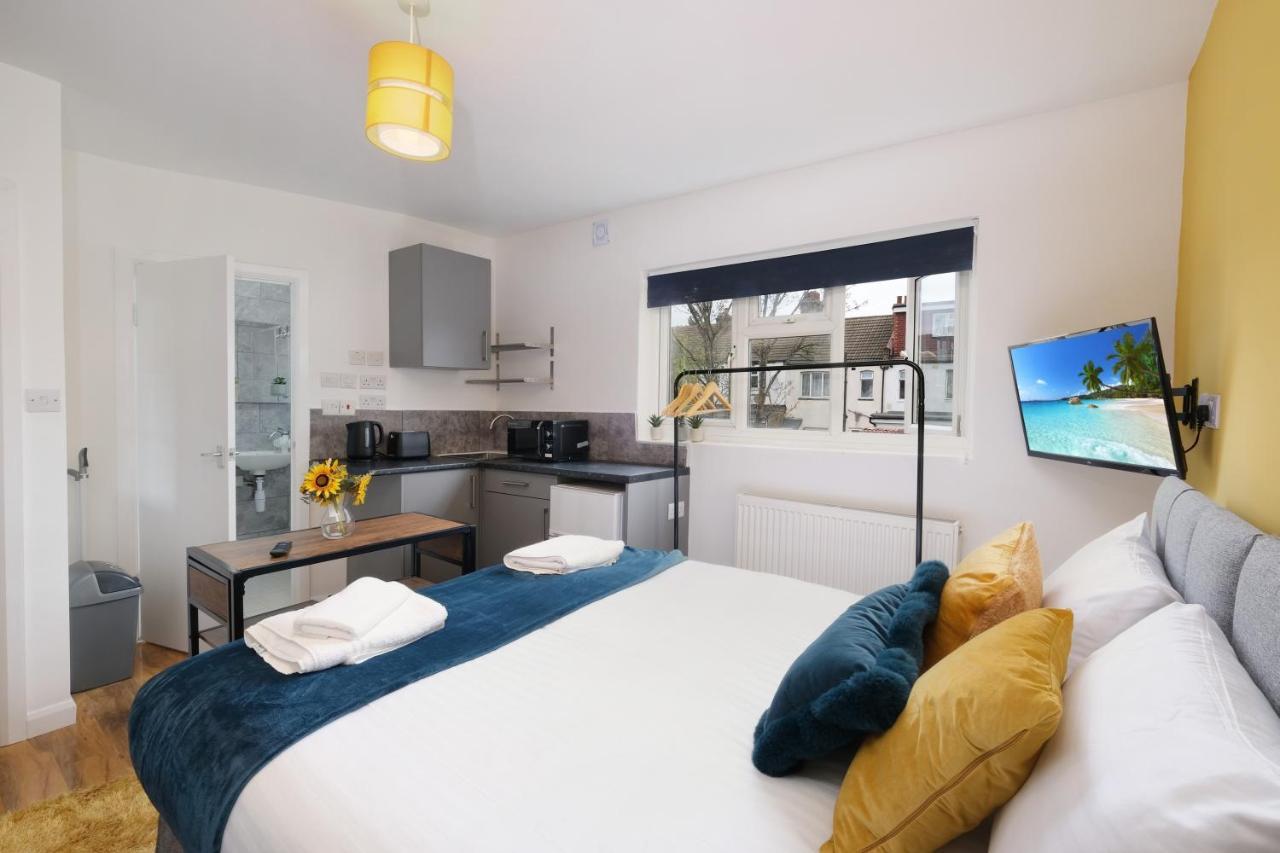 Fernbank Studios Sudbury Hill Harrow Self-Contained Studios With En-Suite Wembley Exterior foto