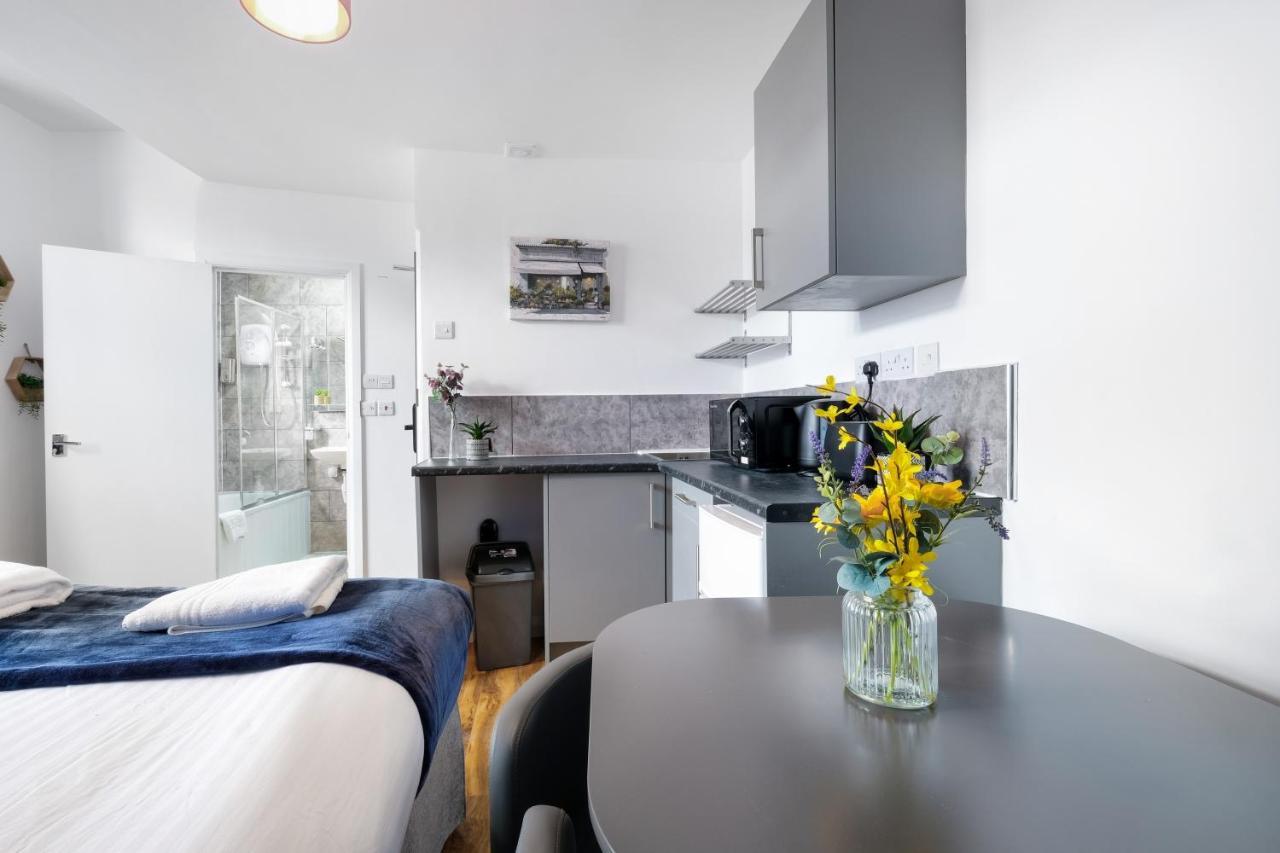 Fernbank Studios Sudbury Hill Harrow Self-Contained Studios With En-Suite Wembley Exterior foto