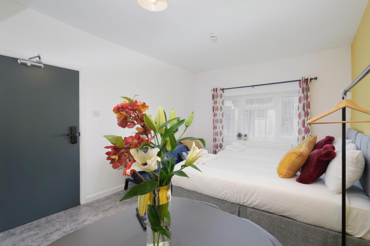 Fernbank Studios Sudbury Hill Harrow Self-Contained Studios With En-Suite Wembley Exterior foto