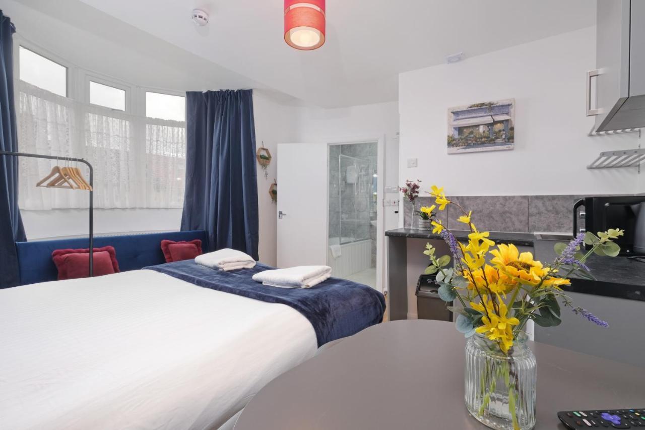 Fernbank Studios Sudbury Hill Harrow Self-Contained Studios With En-Suite Wembley Exterior foto